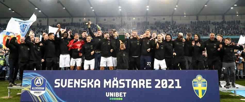 «Мальмё» во второй раз подряд стал чемпионом Швеции по футболу